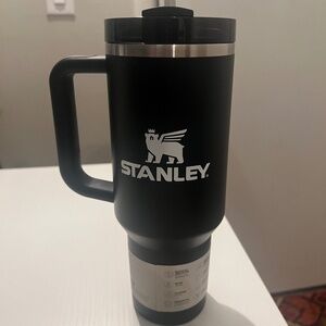 Stanley Black 40 oz Quencher H2.0 Tumbler (NWT, includes straw)